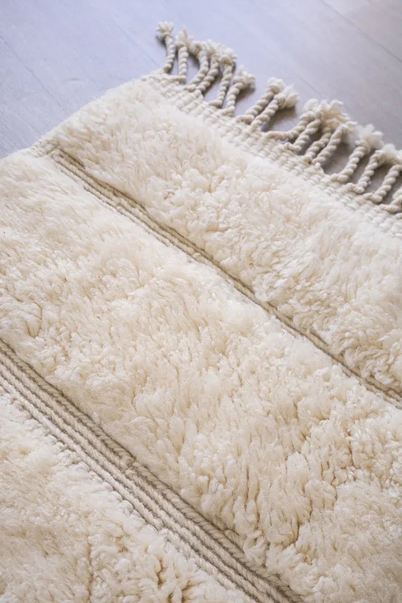 Tapis Berbère Blanc Crème – Polaire Effet Neige Mrirt | Taknaj