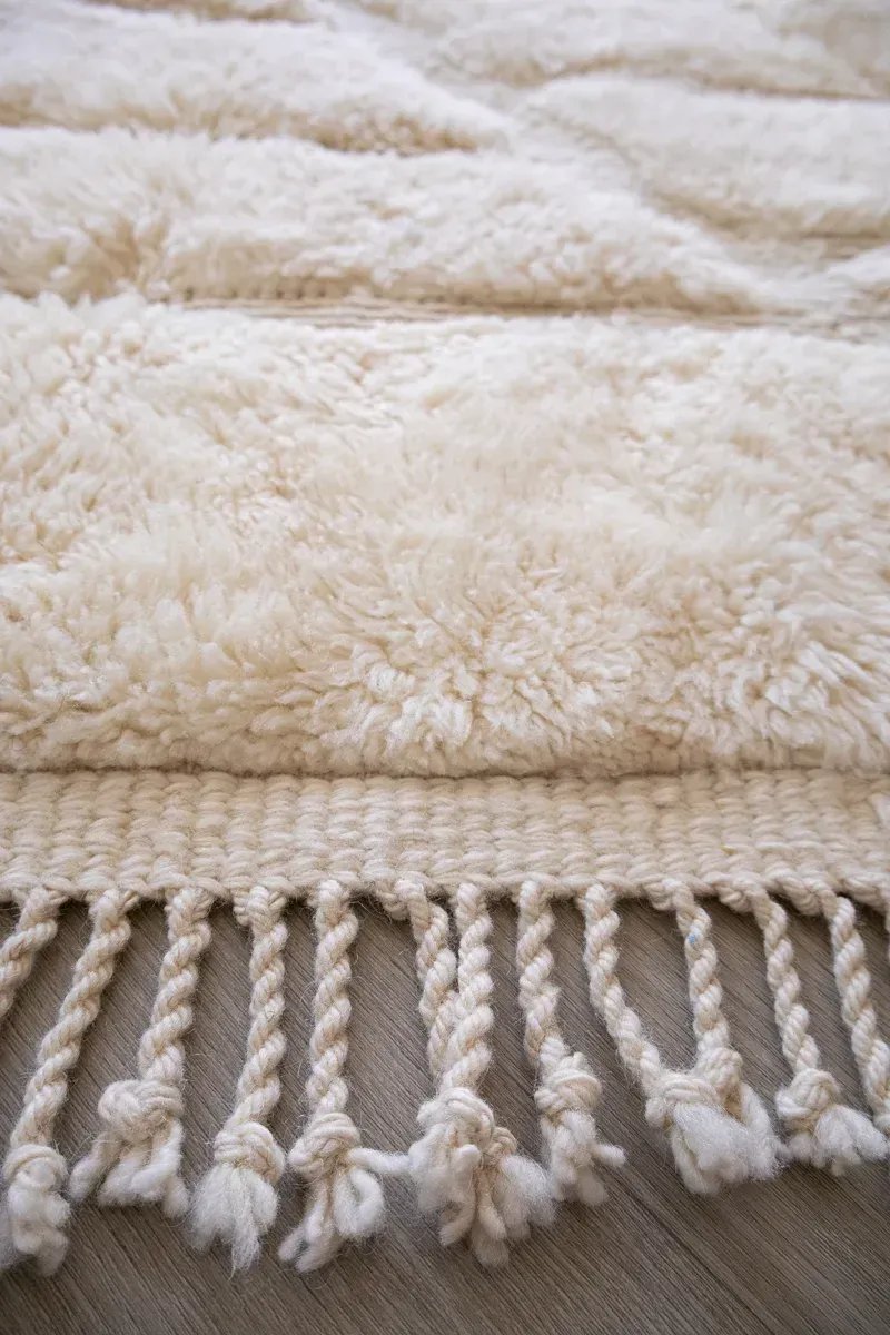 Tapis Berbère Blanc Crème – Polaire Effet Neige Mrirt | Taknaj