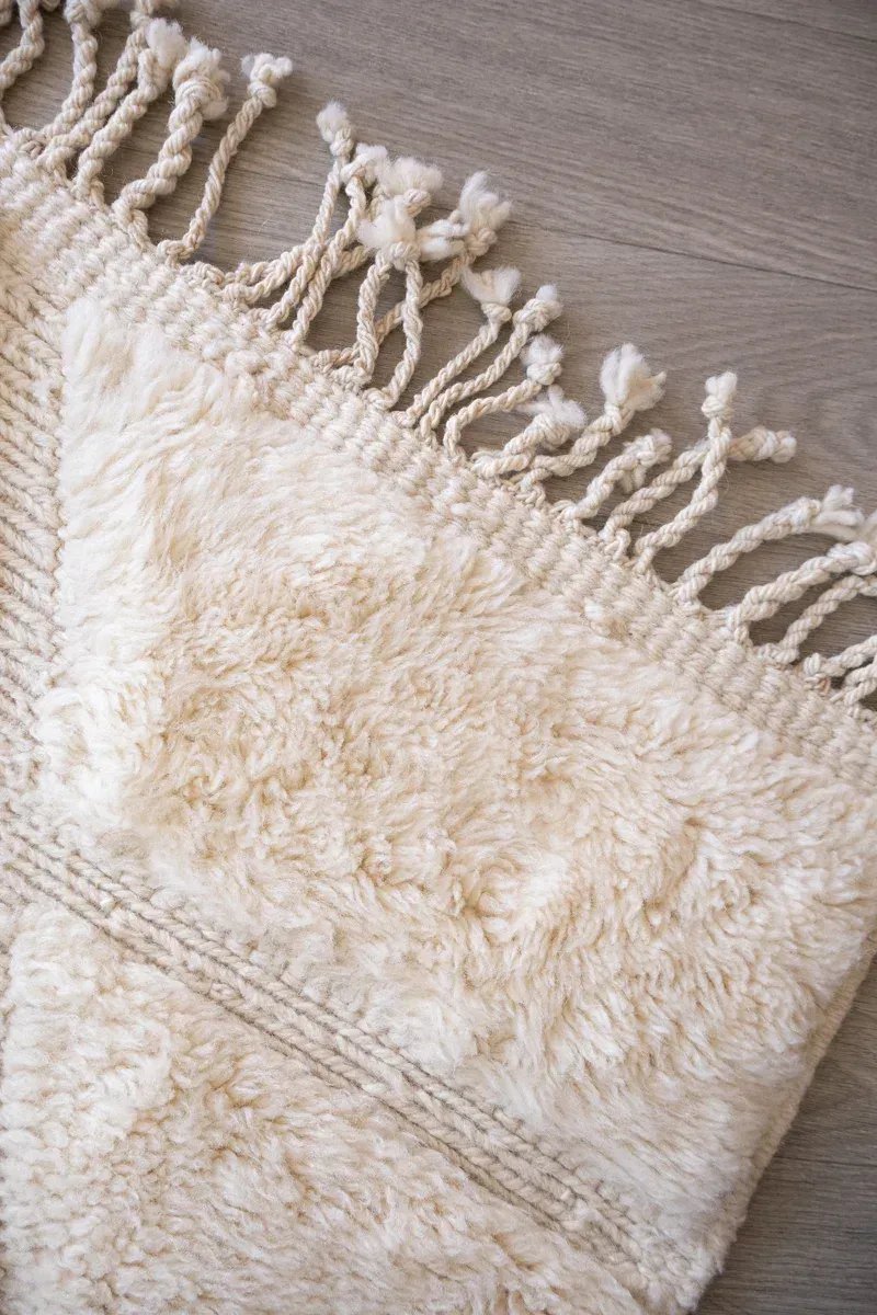 Tapis Berbère Blanc Crème – Polaire Effet Neige Mrirt | Taknaj