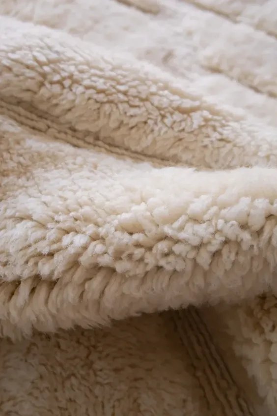 Tapis Berbère Blanc Crème – Polaire Effet Neige Mrirt | Taknaj