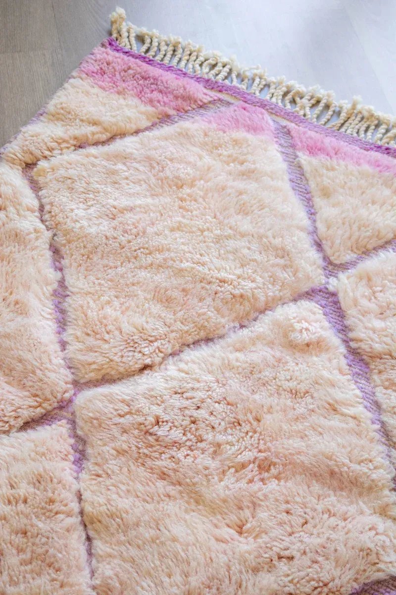 Tapis berbère Mrirt rose bonbon couleur vive pour chambre fille ou ado - Taknaj 2