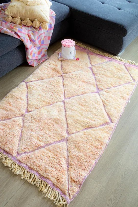 Tapis berbère Mrirt rose bonbon couleur vive pour chambre fille ou ado - Taknaj