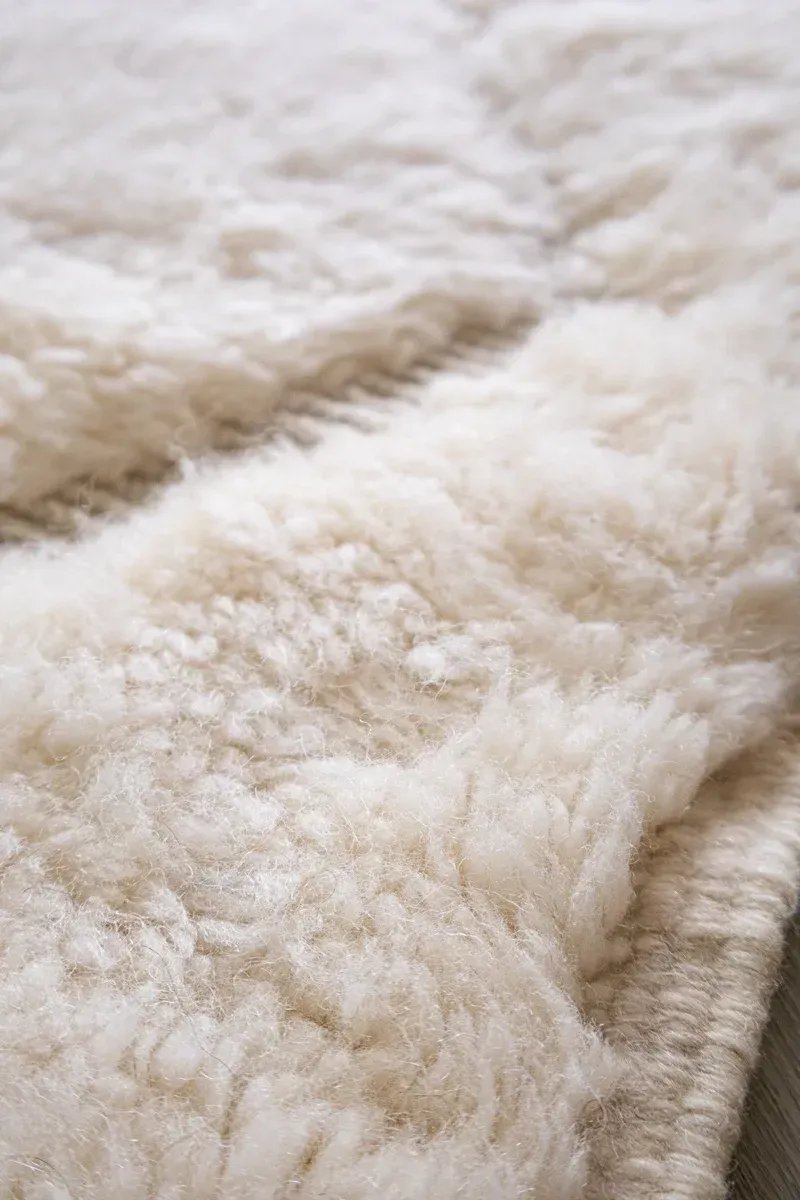 Tapis Berbère Blanc Épais – Nuage Mrirt Laine Naturelle | Taknaj