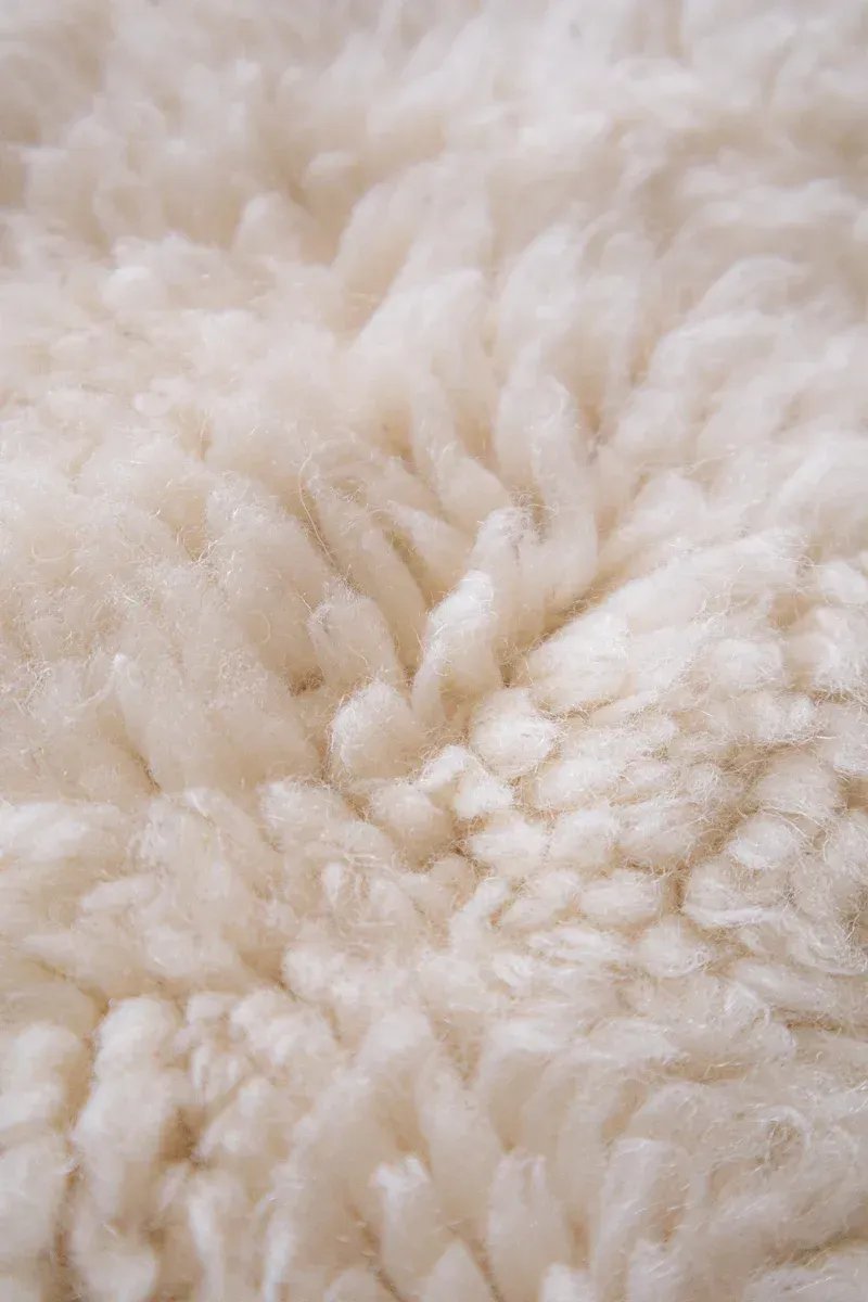 Tapis Berbère Blanc Épais – Nuage Mrirt Laine Naturelle | Taknaj